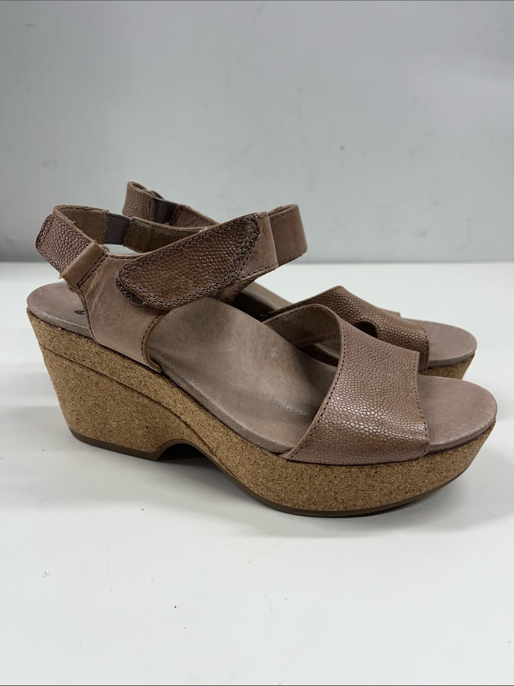 New Earth Khaya Kella Leather Platform Sandal In Taupe Leather Size 7